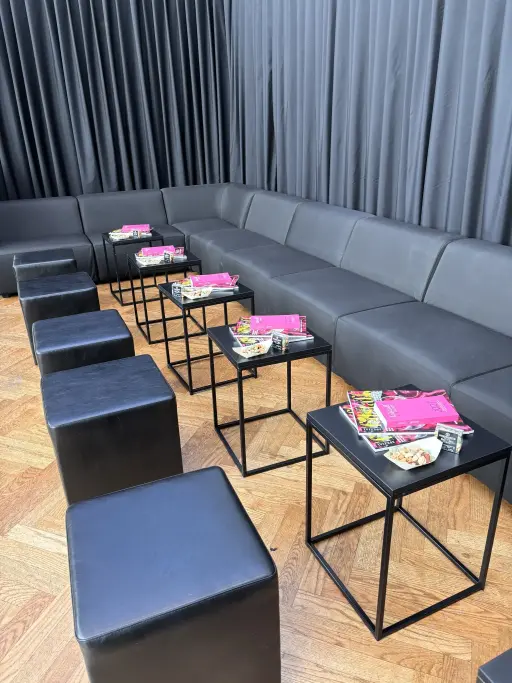 Falstaff VIP Lounge mit Snacks von GM Pesendorfer