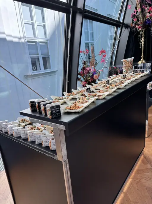 Snack-Buffet von GM Pesendorfer in der Falstaff VIP Lounge
