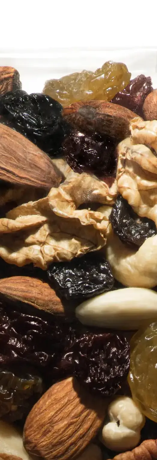 Mandeln, Walnüsse, Cashews und Rosinen in Nahaufnahme